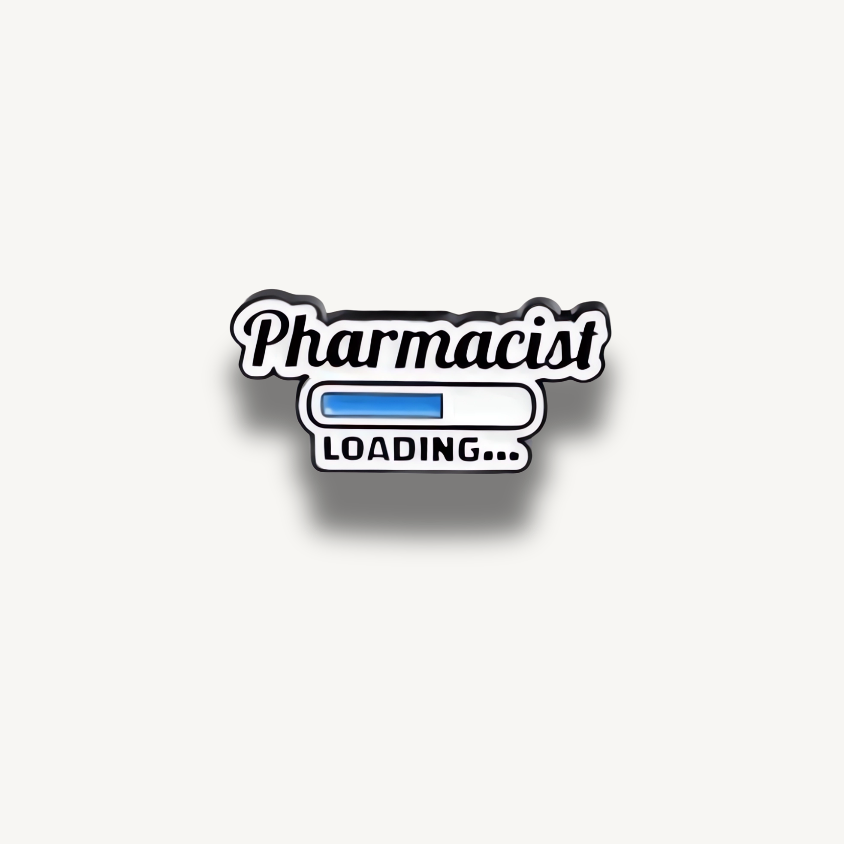 Čiernobiela smaltovaná brošňa s nápisom 'Pharmacist' a modrou načítavacou lištou 'LOADING...'.