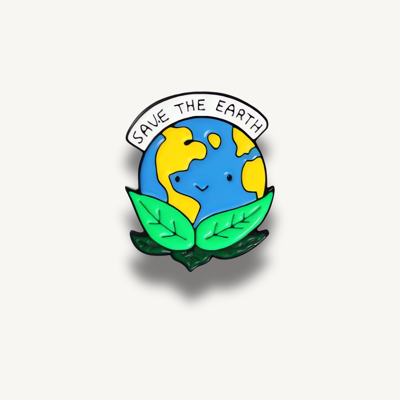 Smaltovaná brošňa zobrazujúca usmievavú zemeguľu s listami a nápisom Save the Earth.