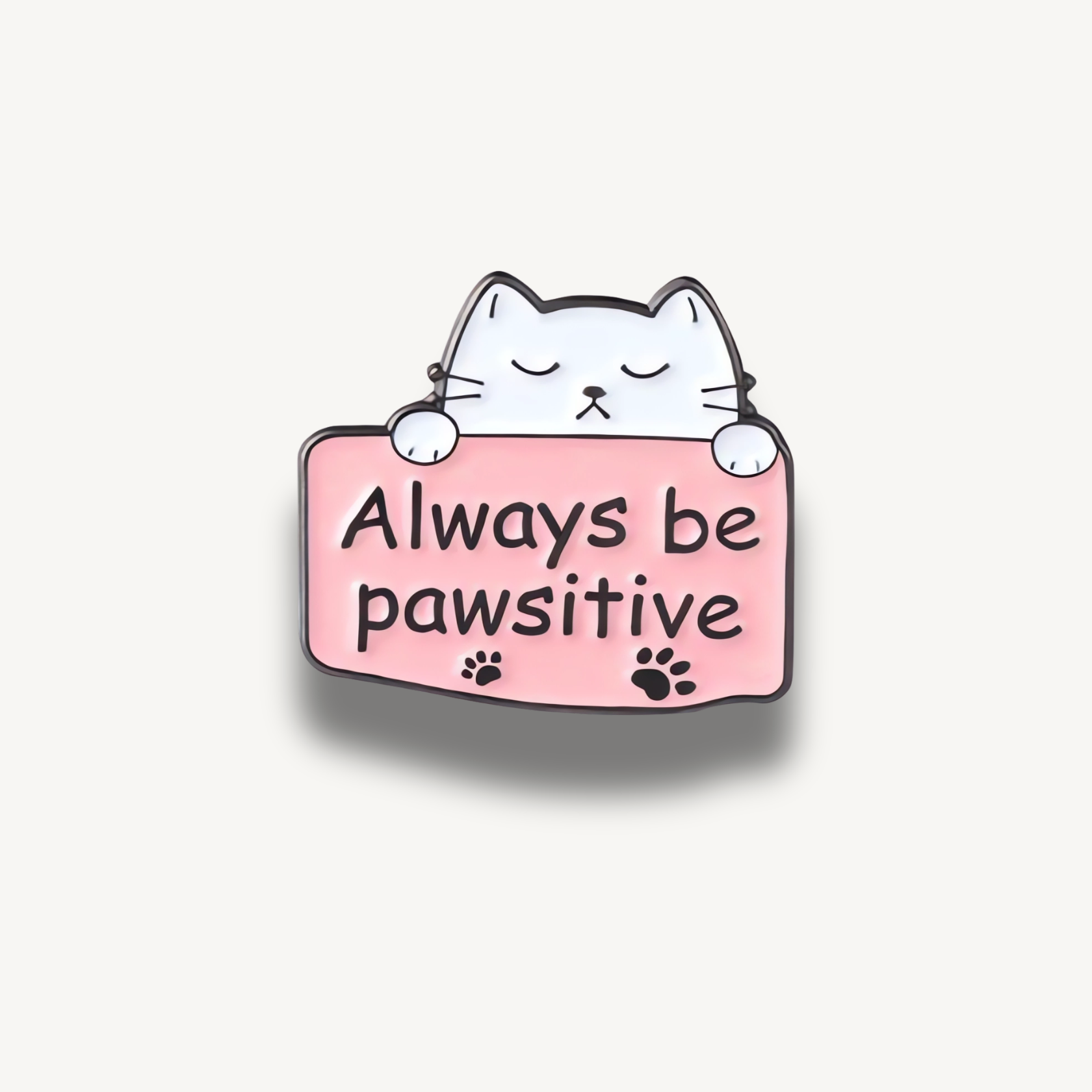 Smaltovaná brošňa s bielou mačkou a ružovou tabuľkou s nápisom 'Always be pawsitive'.