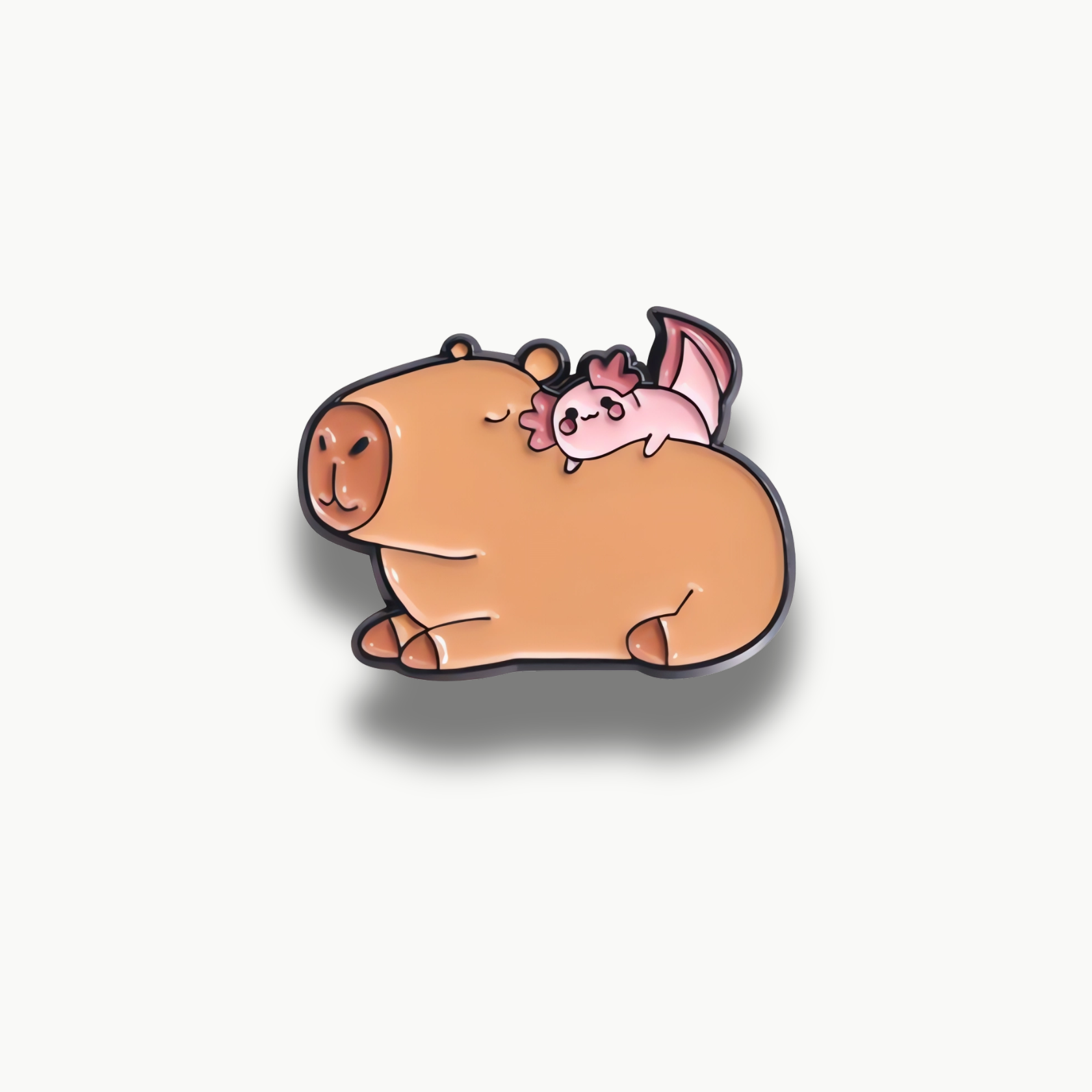 Brošňa s hnedou kapybarou a ružovým axolotlom na chrbte.